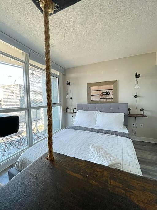 Upscale Downtown Toronto Condos By Cn Tower Экстерьер фото