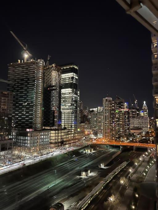 Upscale Downtown Toronto Condos By Cn Tower Экстерьер фото
